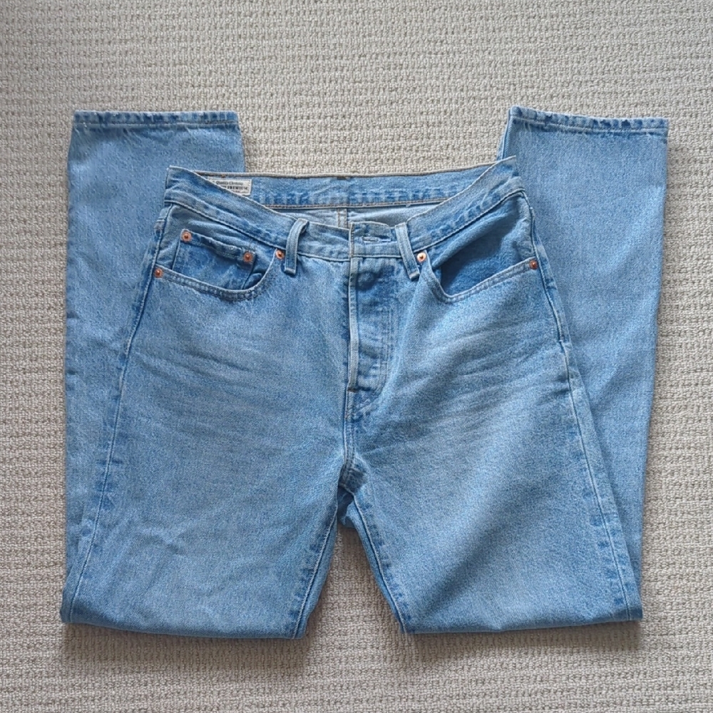 Women's Levi's Premium Denim High Waisted Straight Leg Jeans- Sz 27